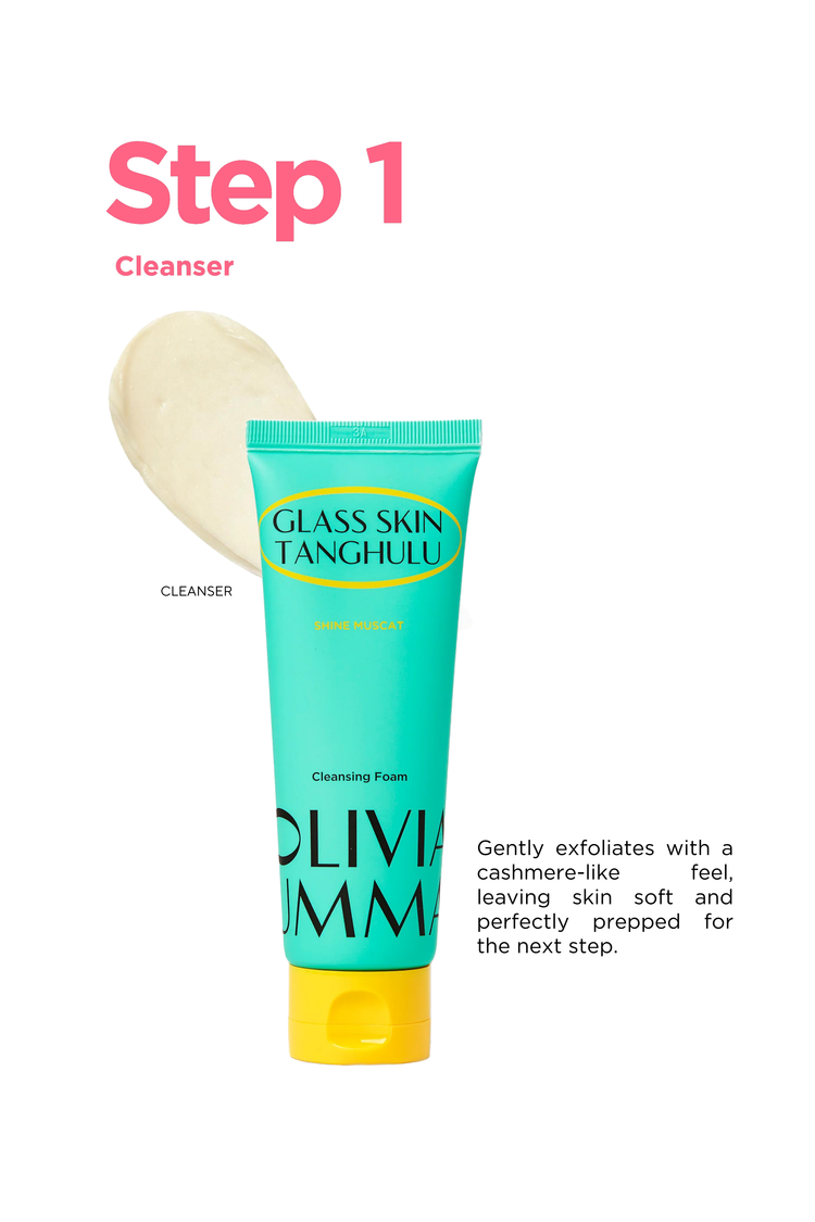 Tube of Oliviaumma cleanser with texture on a white background
Step 1 cleanser
Gently exfoliates with a cashmere-like feel, leaving skin soft and perfectly prepped for the next step.